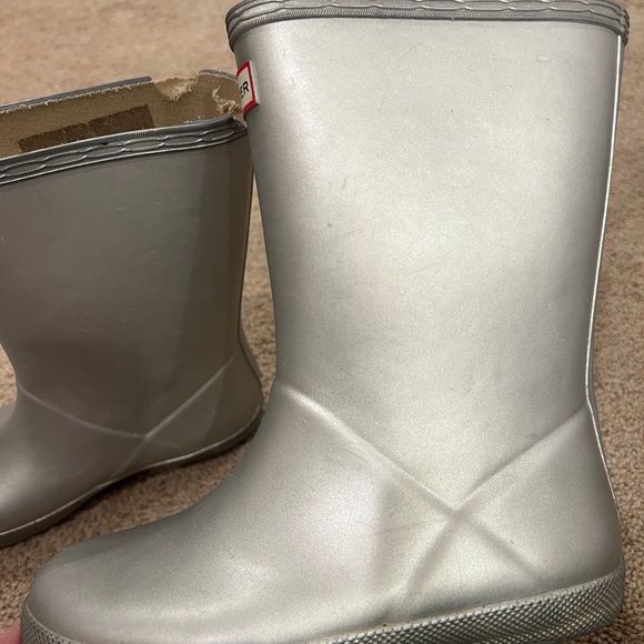 Hunter Kids Silver Rain Boots - Picture 8 of 11
